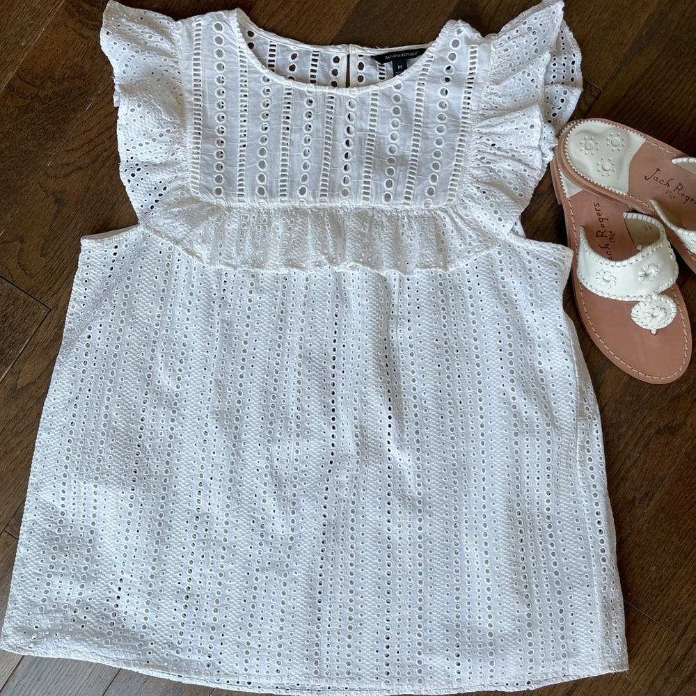 Gorgeous cotton eyelet top by Banana Republic, sz M!  Worn once & in superb cond